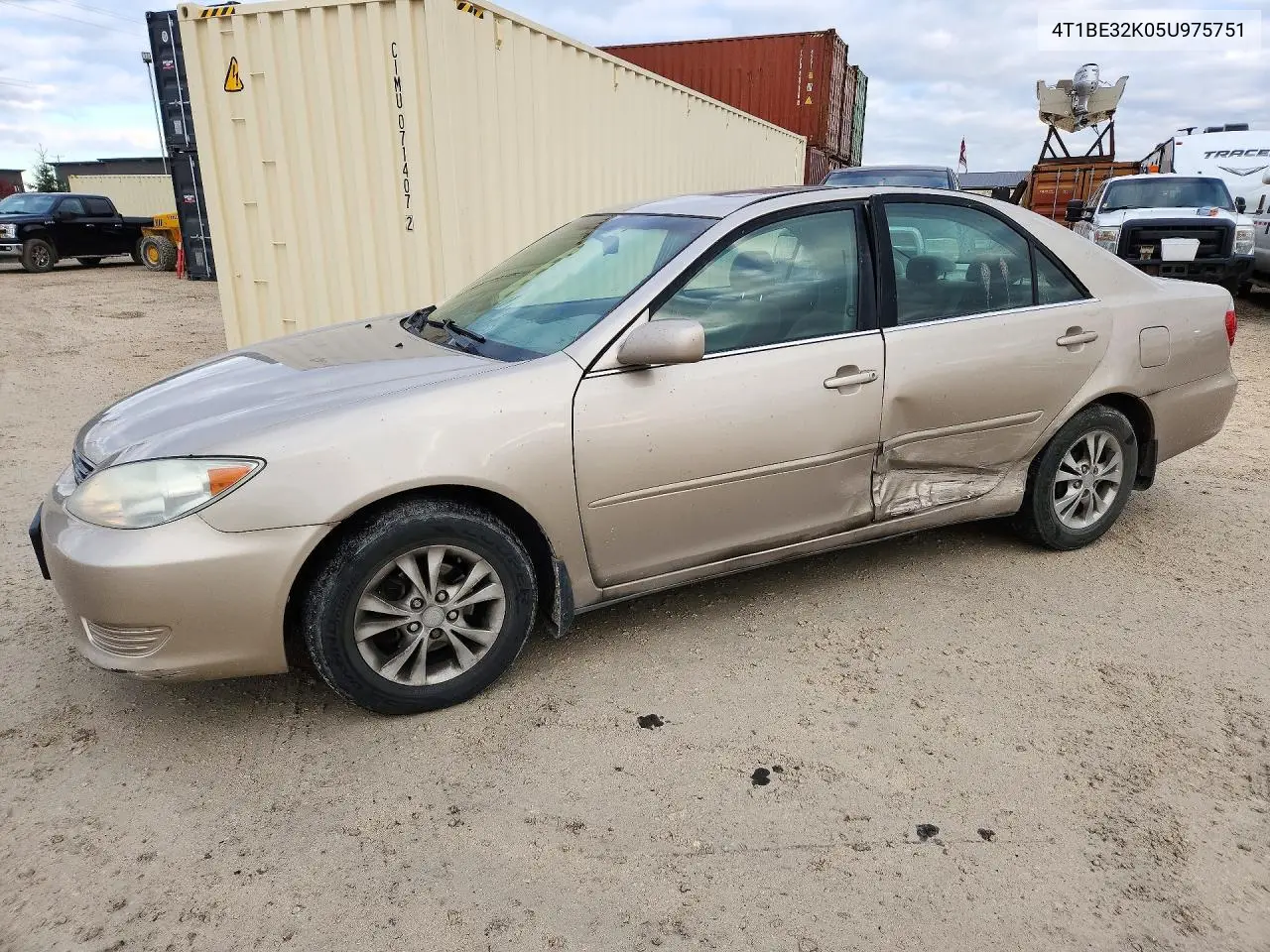 TOYOTA CAMRY 2005, VIN 4T1BE32K05U975751