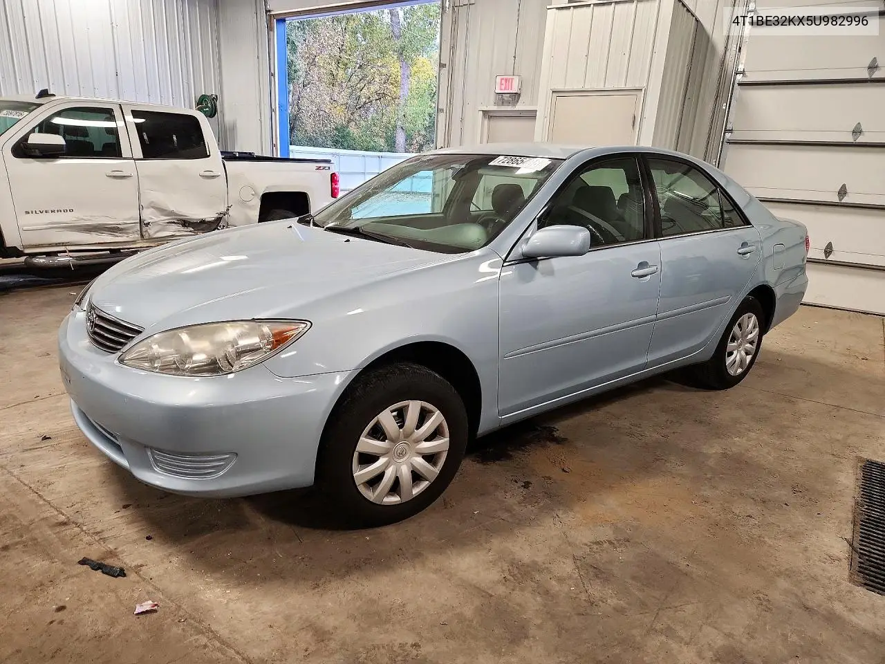 TOYOTA CAMRY 2005, VIN 4T1BE32KX5U982996