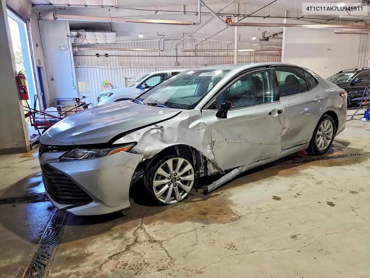 TOYOTA CAMRY 2020, VIN 4T1C11AK7LU945911