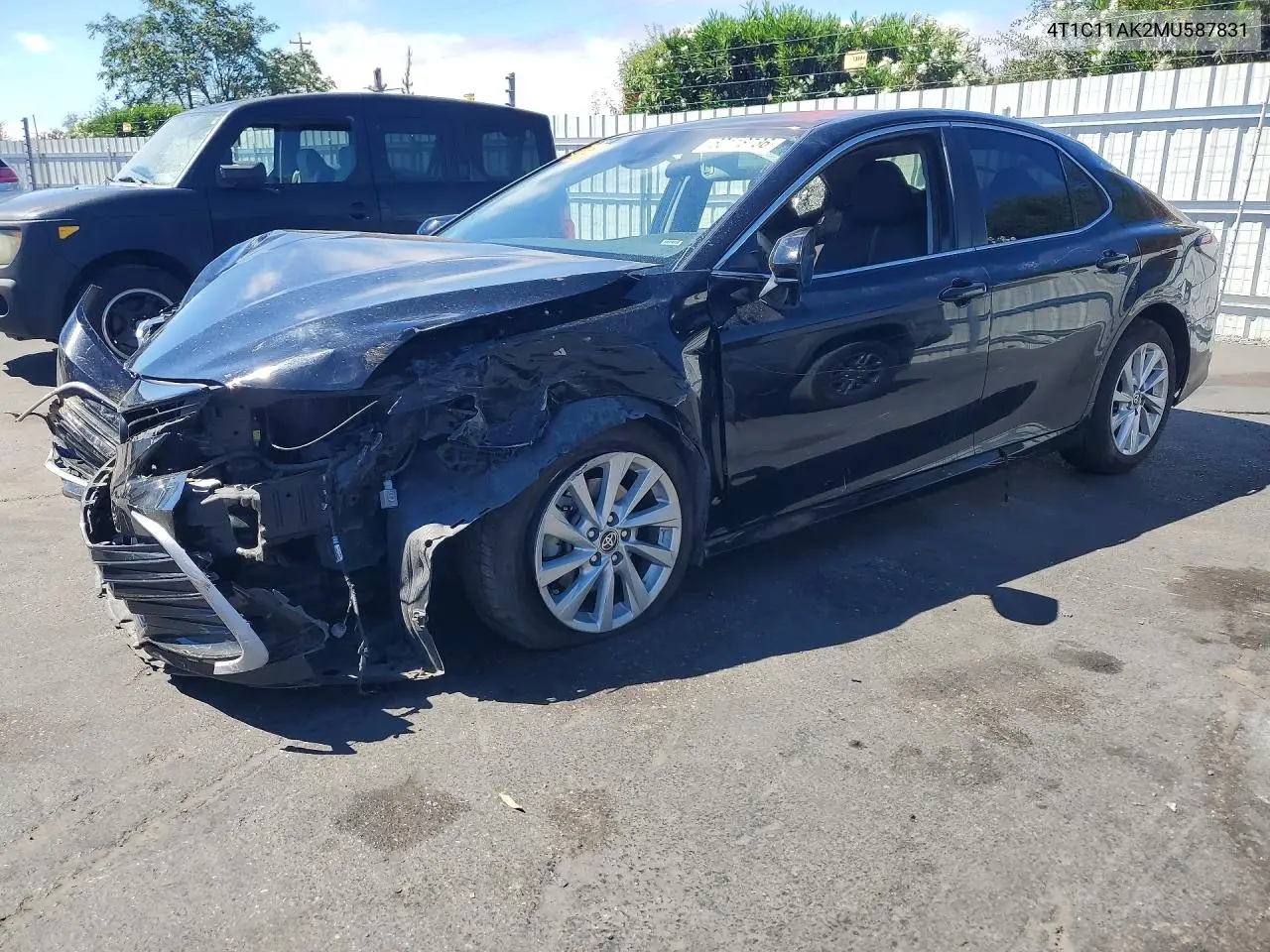 TOYOTA CAMRY 2021, VIN 4T1C11AK2MU587831