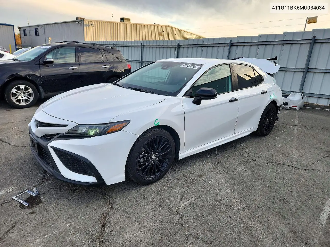 TOYOTA CAMRY 2021, VIN 4T1G11BK6MU034034