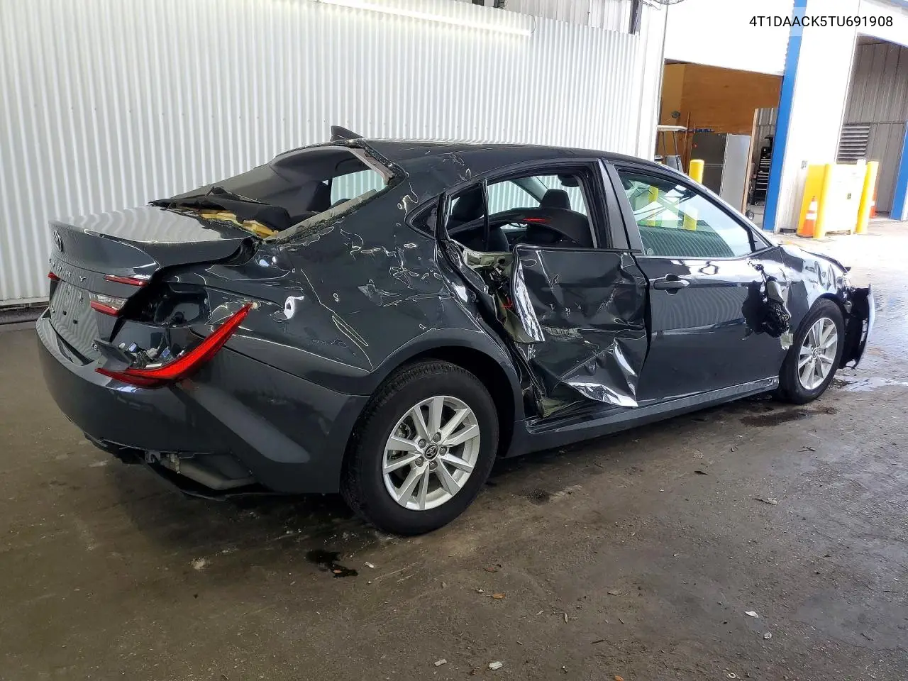 2026 TOYOTA CAMRY VIN 4T1DAACK5TU691908 — фото 3