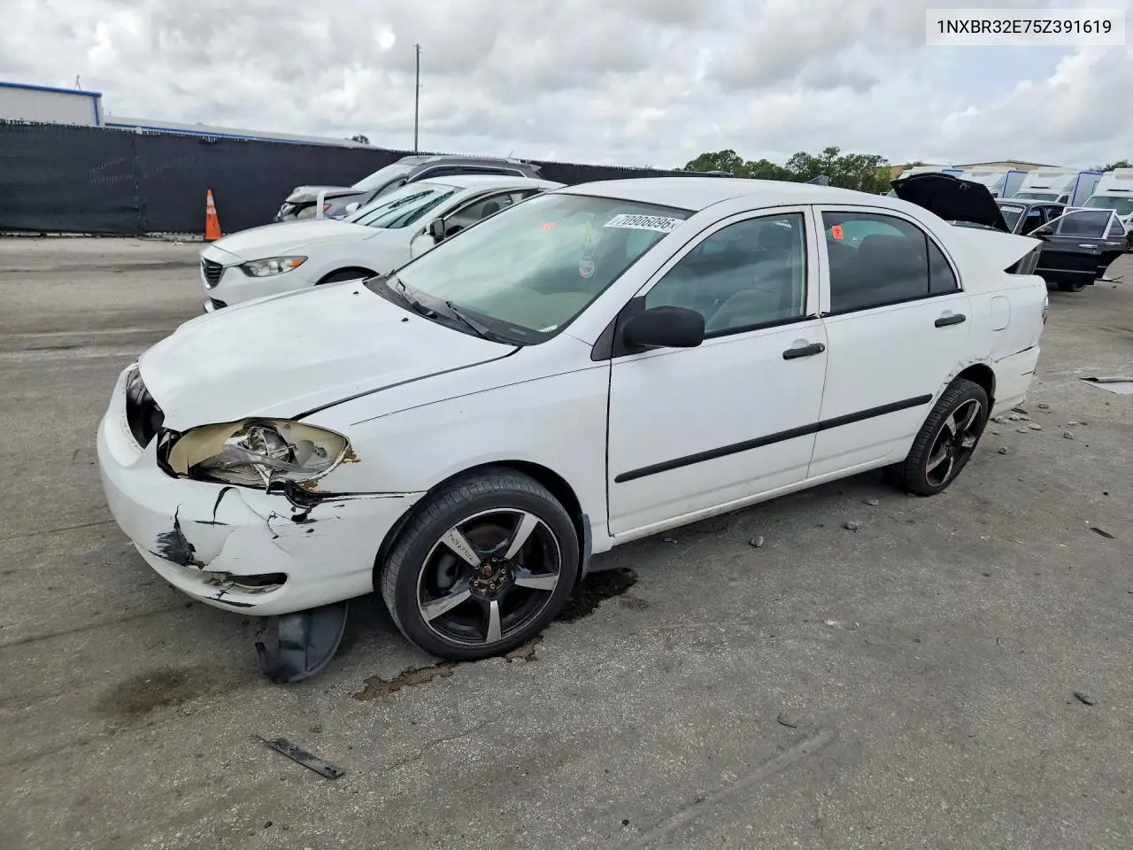 TOYOTA COROLLA 2005, VIN 1NXBR32E75Z391619