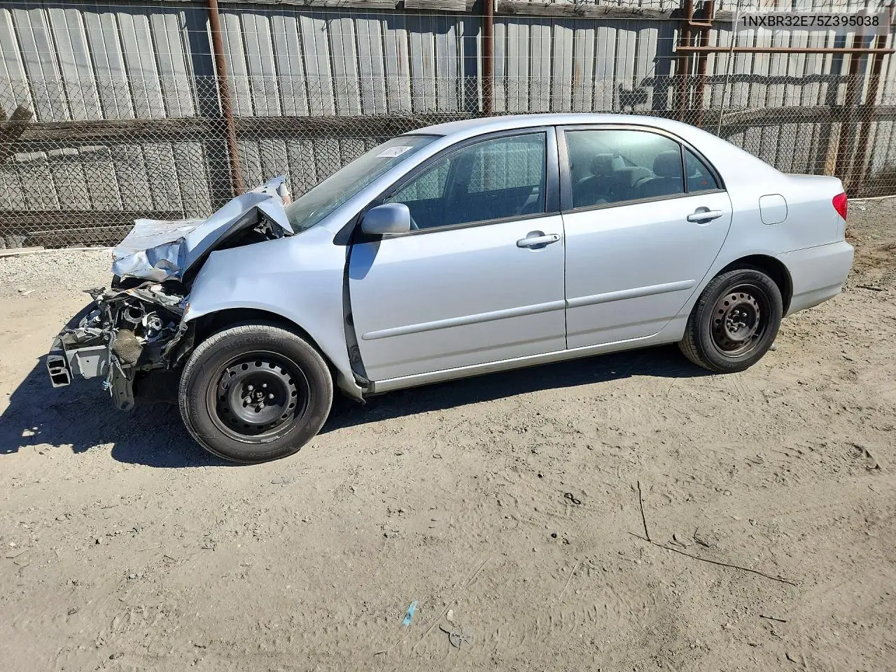 TOYOTA COROLLA 2005, VIN 1NXBR32E75Z395038