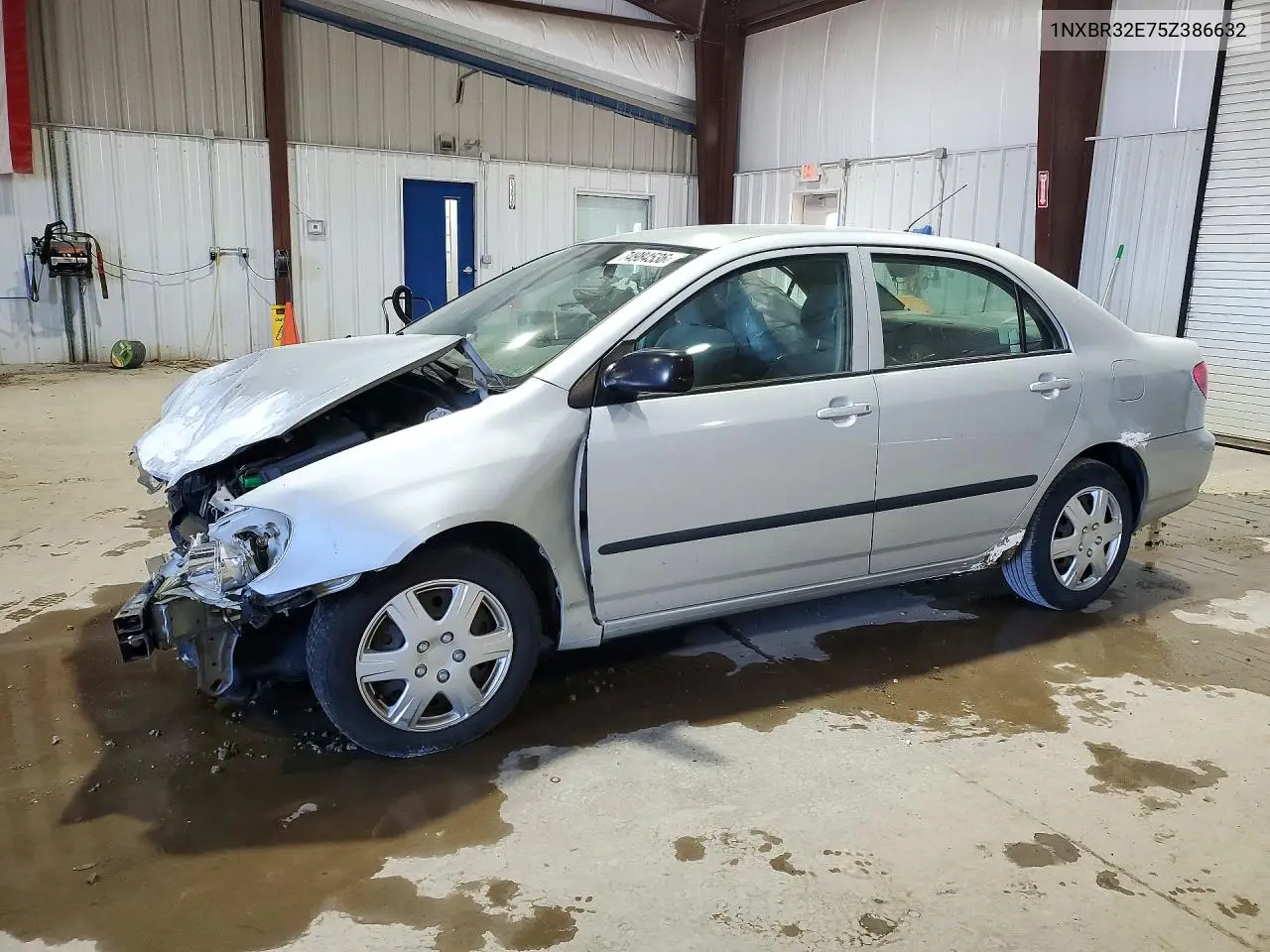 TOYOTA COROLLA 2005, VIN 1NXBR32E75Z386632