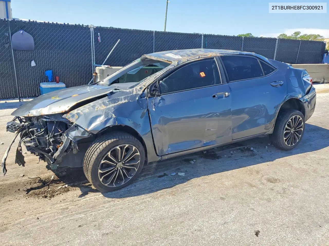 TOYOTA COROLLA 2015, VIN 2T1BURHE8FC300921
