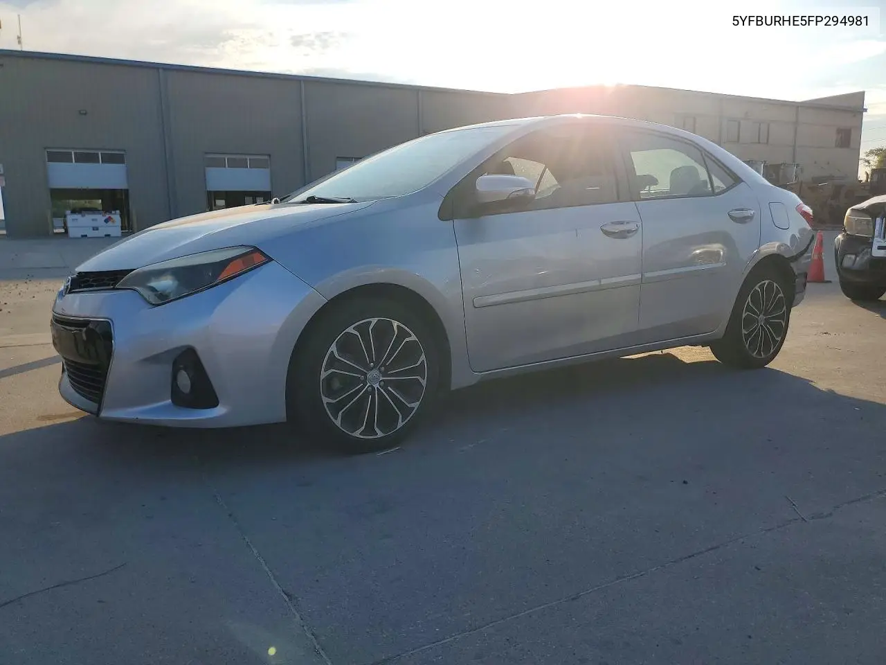 TOYOTA COROLLA 2015, VIN 5YFBURHE5FP294981
