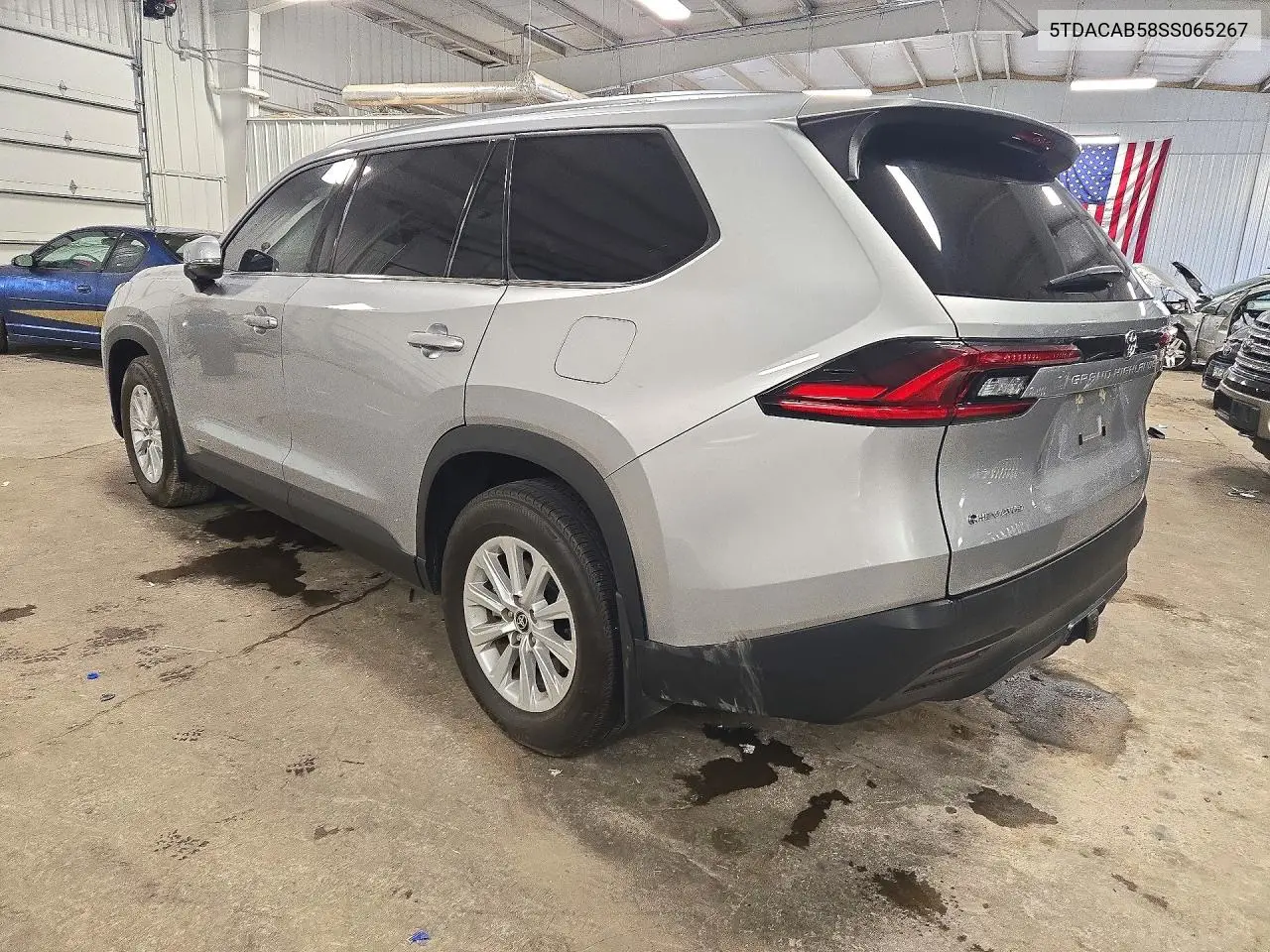 2025 TOYOTA GRAND HIGHLANDER VIN 5TDACAB58SS065267 — фото 2