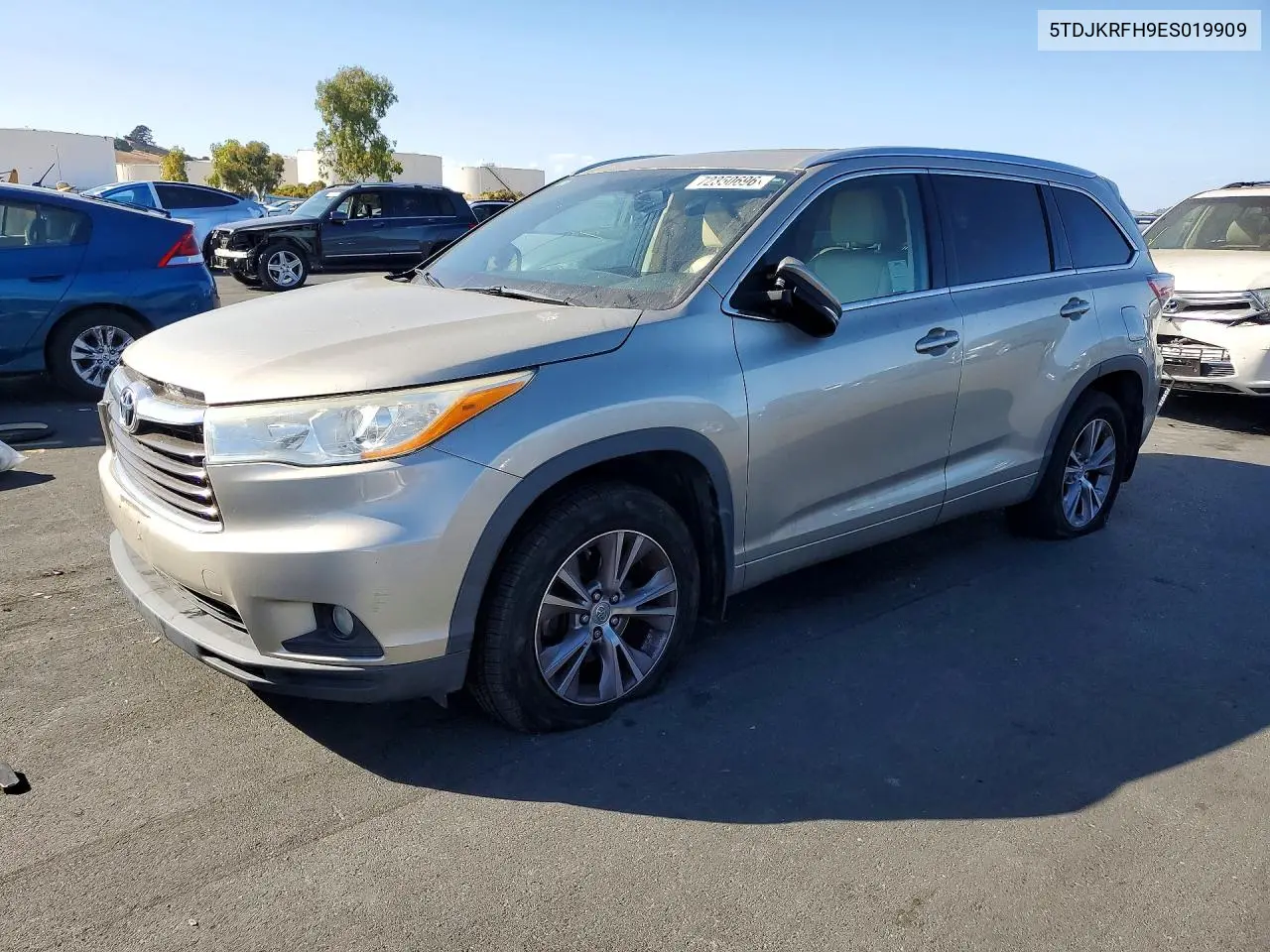 TOYOTA HIGHLANDER 2014, VIN 5TDJKRFH9ES019909
