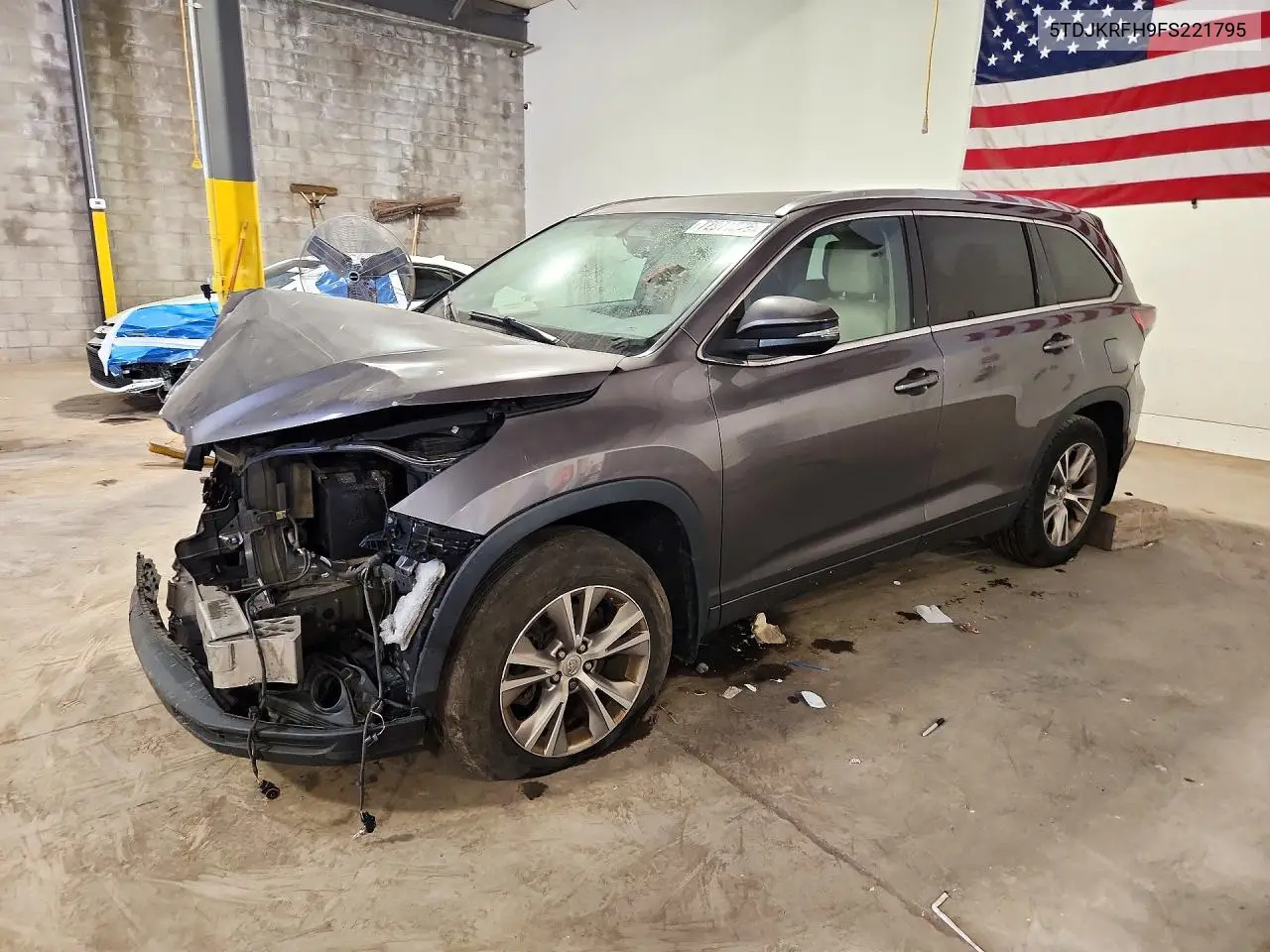 TOYOTA HIGHLANDER 2015, VIN 5TDJKRFH9FS221795