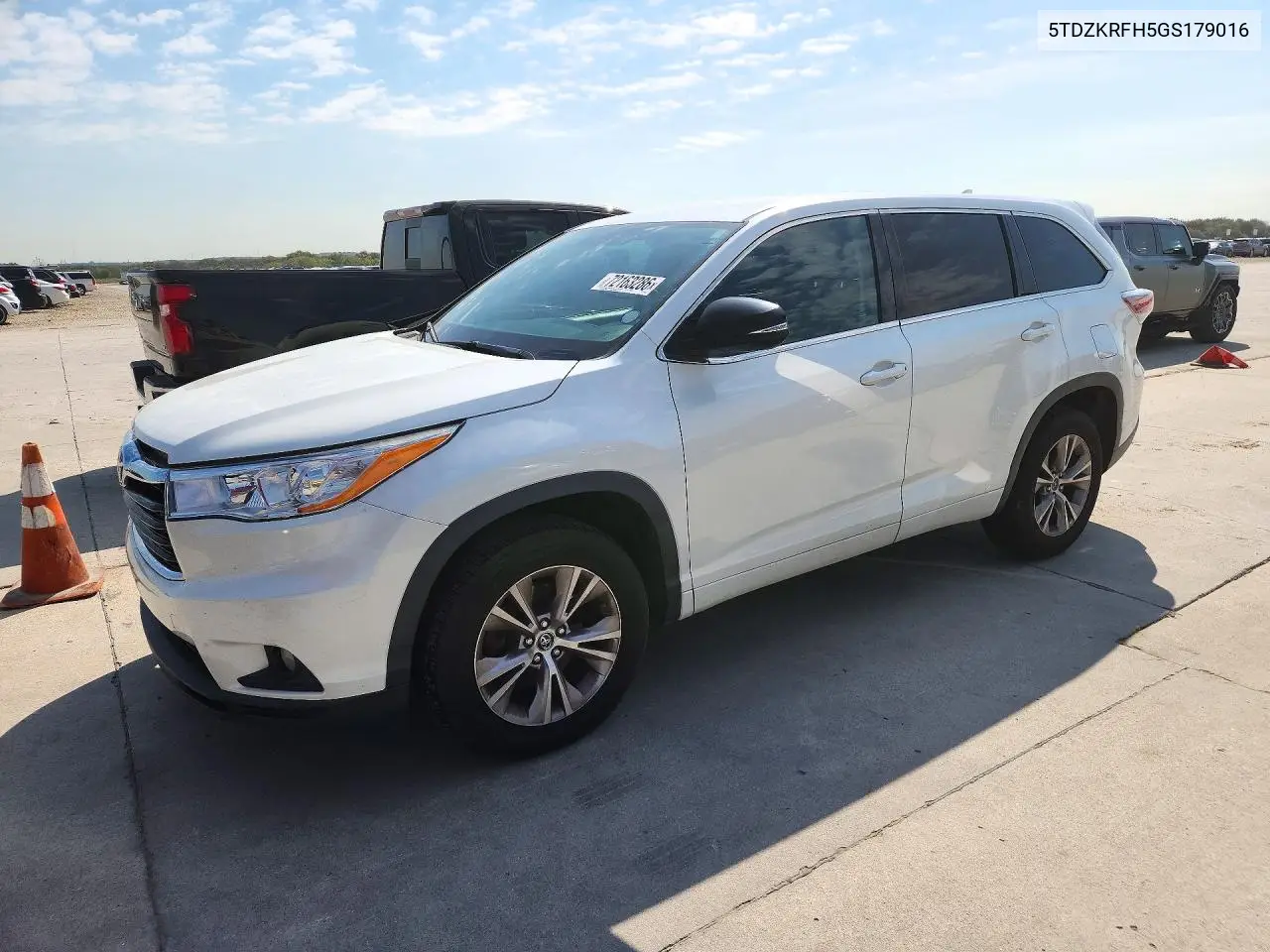 TOYOTA HIGHLANDER 2016, VIN 5TDZKRFH5GS179016