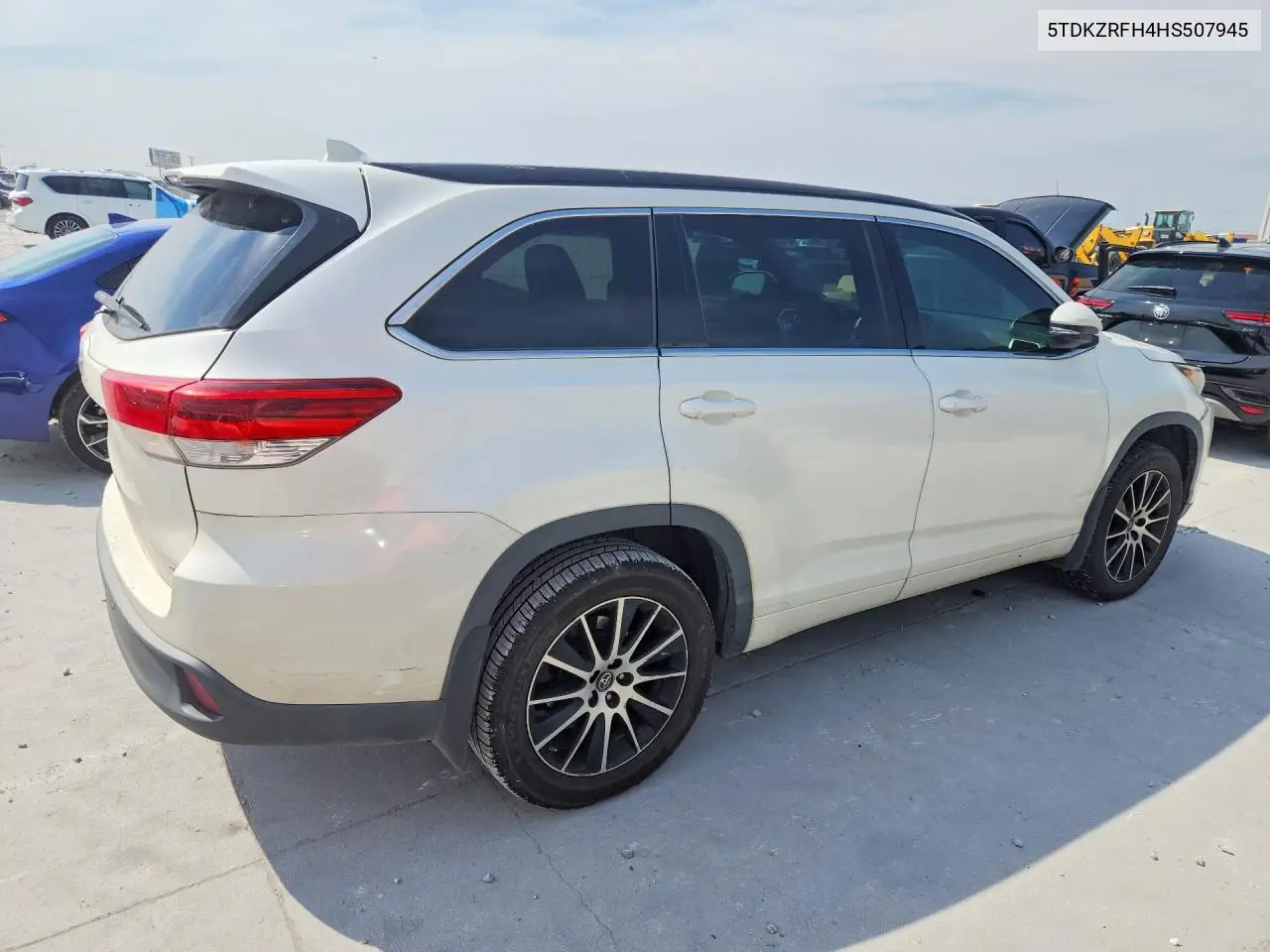 2017 TOYOTA HIGHLANDER VIN 5TDKZRFH4HS507945 — фото 3