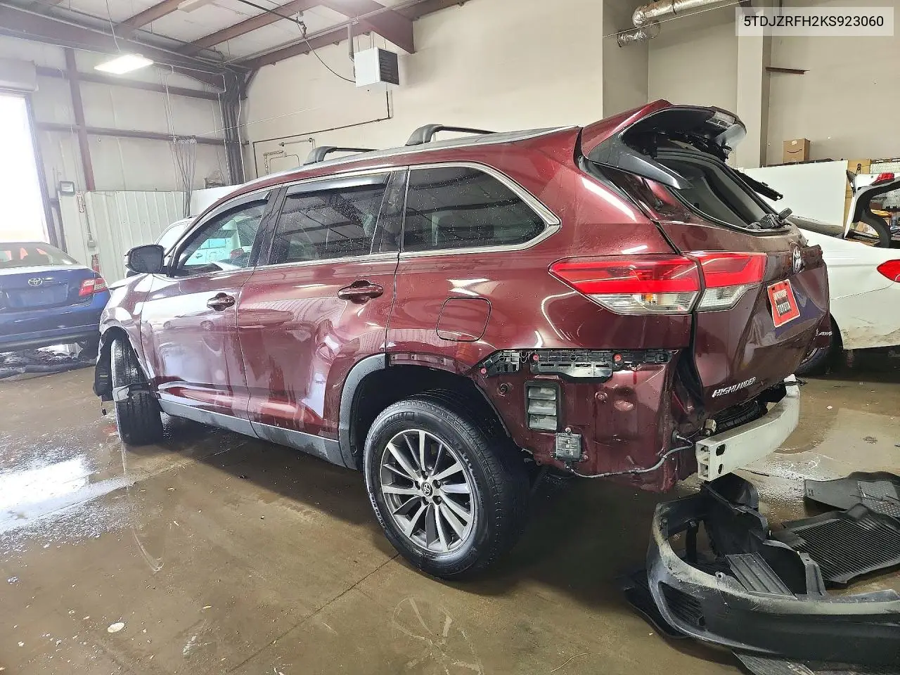 2019 TOYOTA HIGHLANDER VIN 5TDJZRFH2KS923060 — фото 2