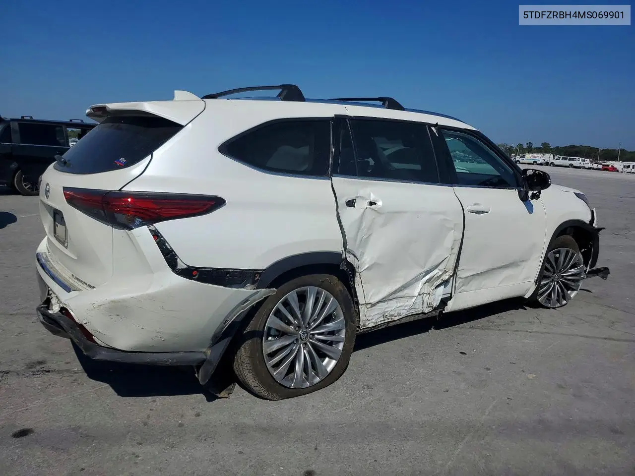 2021 TOYOTA HIGHLANDER VIN 5TDFZRBH4MS069901 — фото 3