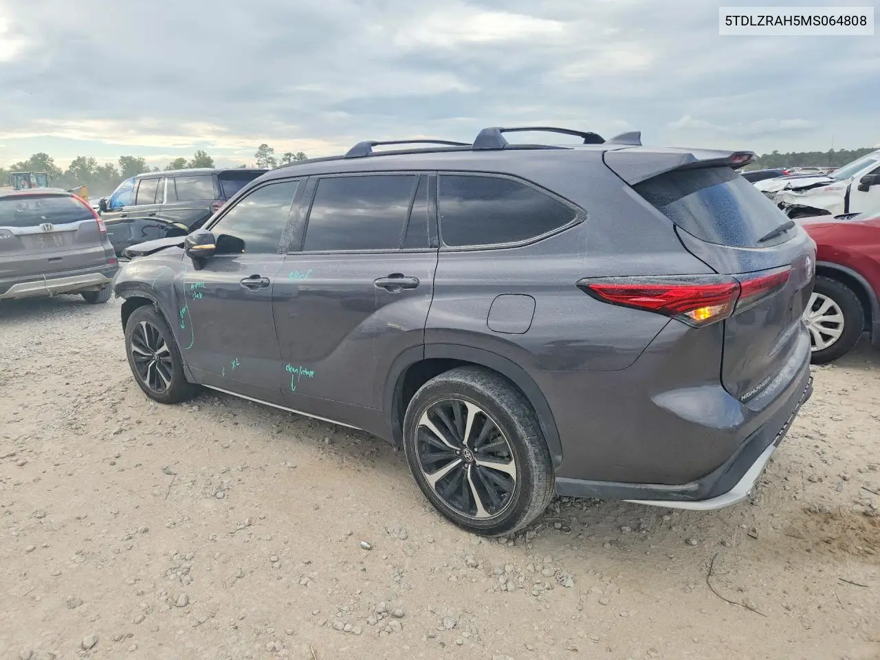 2021 TOYOTA HIGHLANDER VIN 5TDLZRAH5MS064808 — фото 2