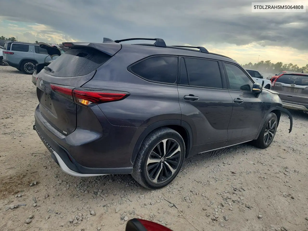 2021 TOYOTA HIGHLANDER VIN 5TDLZRAH5MS064808 — фото 3