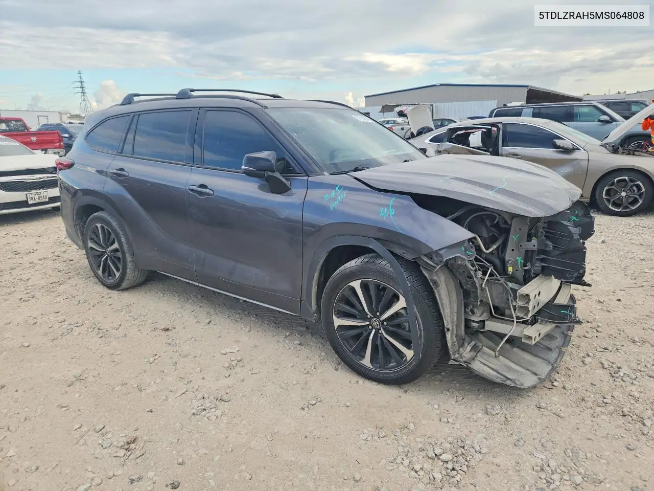 2021 TOYOTA HIGHLANDER VIN 5TDLZRAH5MS064808 — фото 4