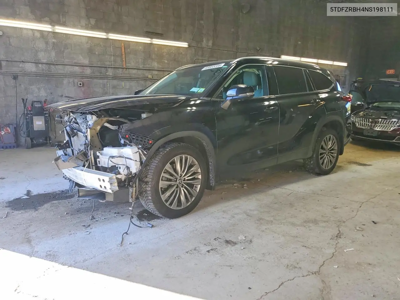 TOYOTA HIGHLANDER 2022, VIN 5TDFZRBH4NS198111
