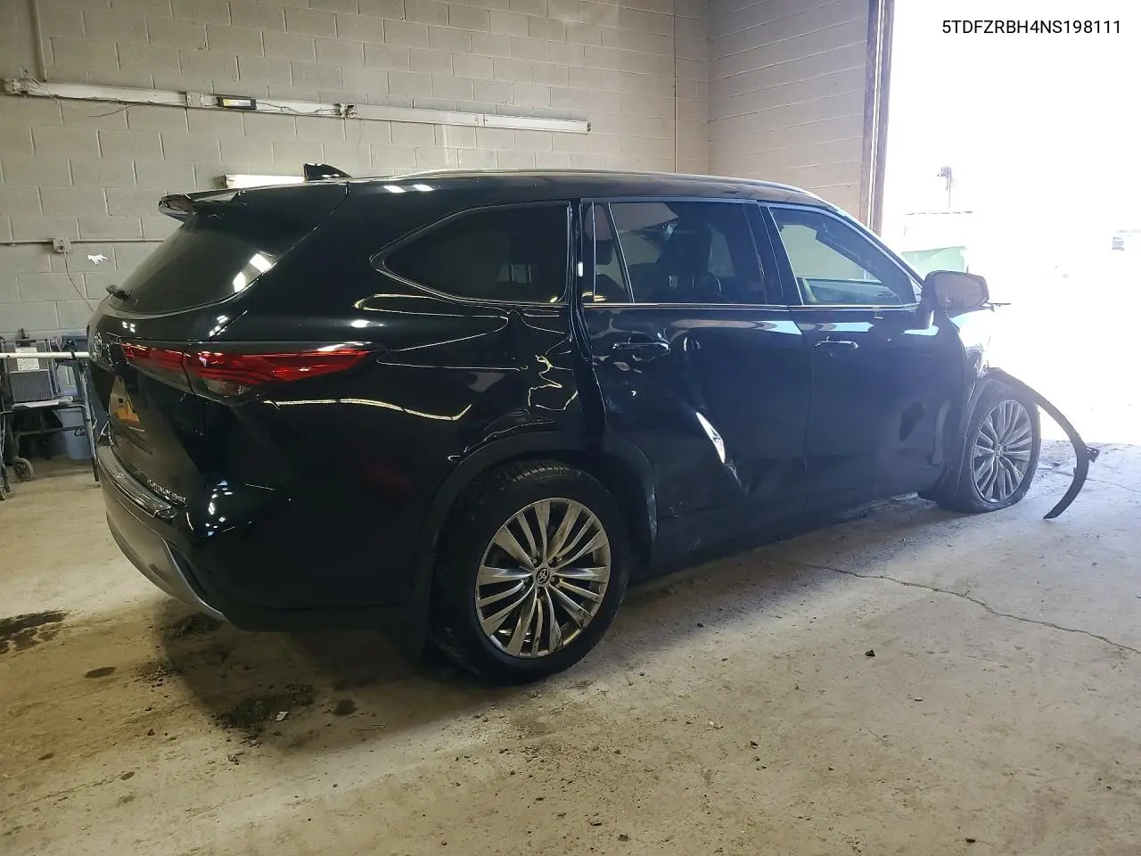 2022 TOYOTA HIGHLANDER VIN 5TDFZRBH4NS198111 — фото 3