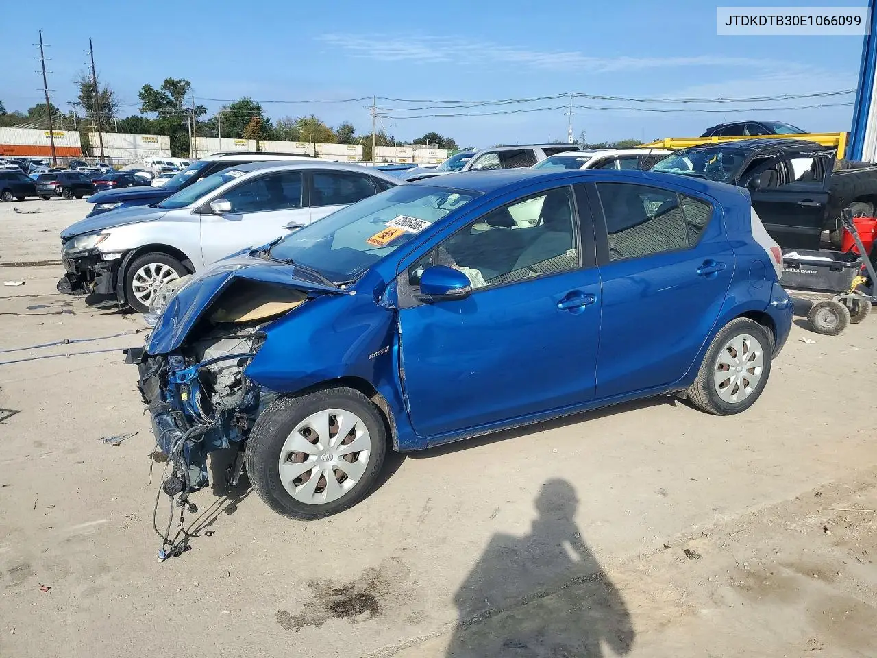 TOYOTA PRIUS C 2014, VIN JTDKDTB30E1066099