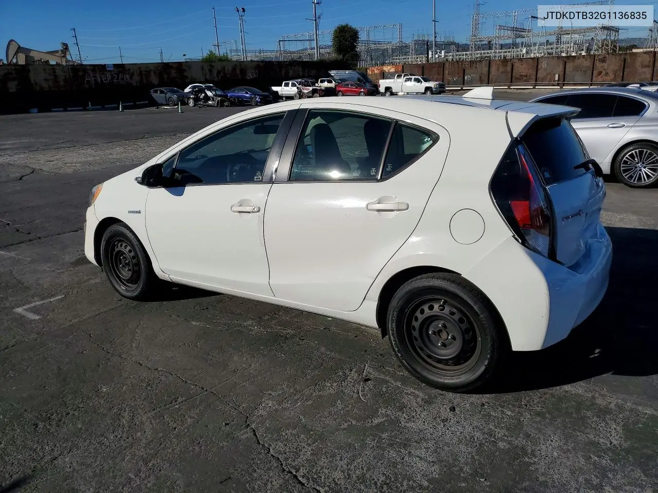 2016 TOYOTA PRIUS C VIN JTDKDTB32G1136835 — фото 2