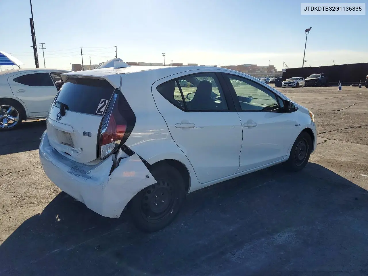 2016 TOYOTA PRIUS C VIN JTDKDTB32G1136835 — фото 3