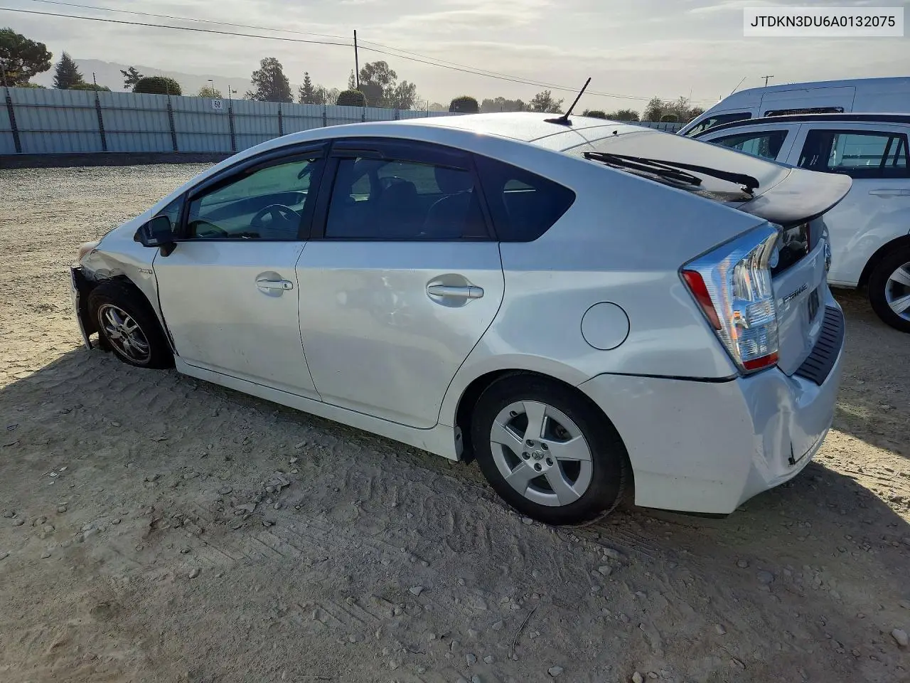 2010 TOYOTA PRIUS VIN JTDKN3DU6A0132075 — фото 2