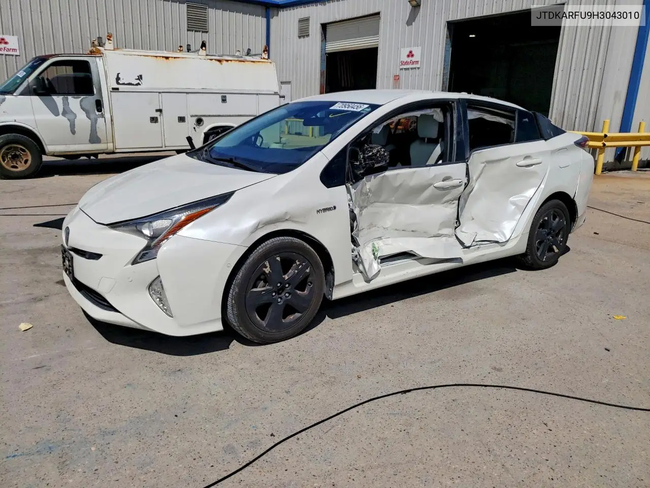 TOYOTA PRIUS 2017, VIN JTDKARFU9H3043010