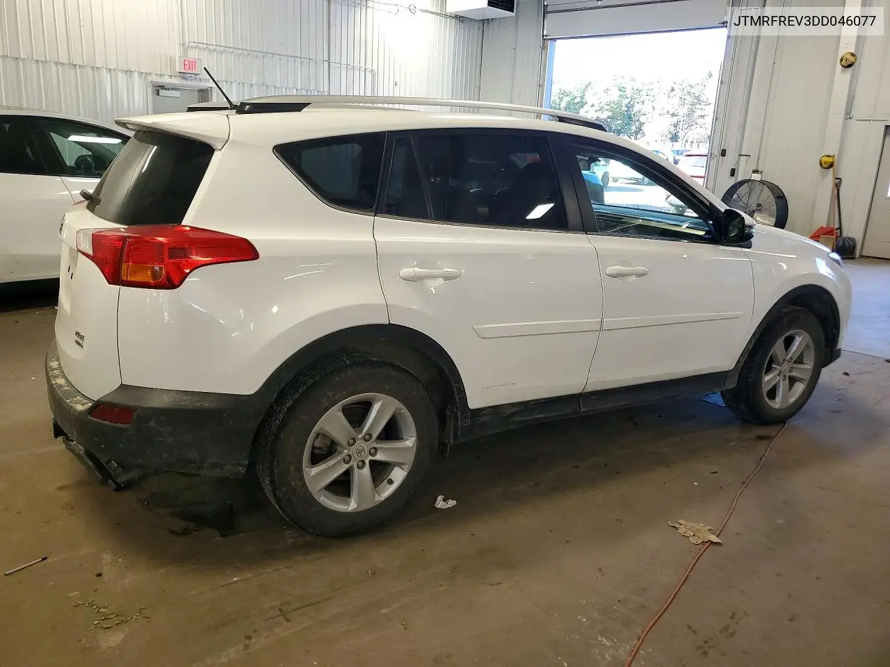 2013 TOYOTA RAV 4 VIN JTMRFREV3DD046077 — фото 3