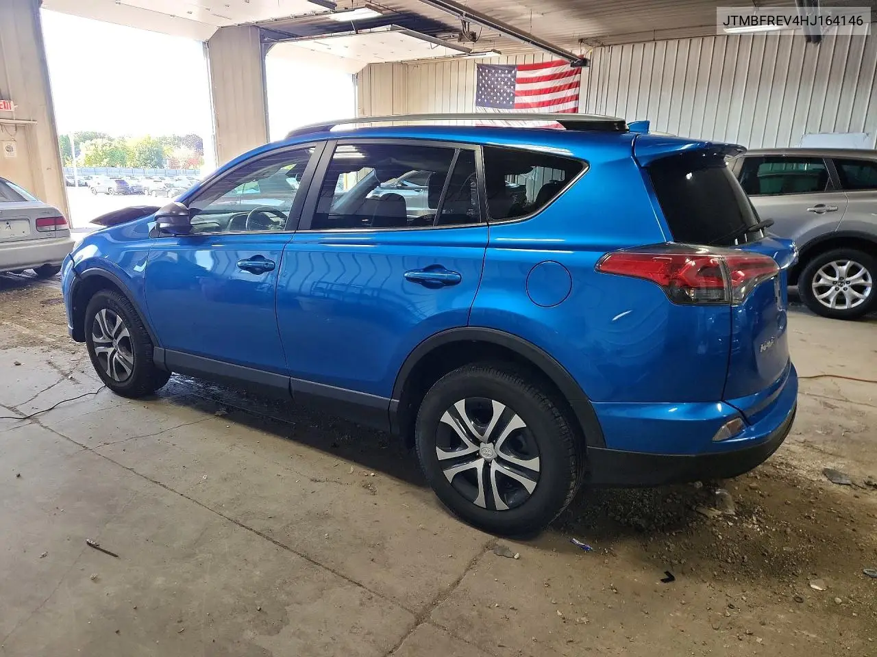2017 TOYOTA RAV 4 VIN JTMBFREV4HJ164146 — фото 2