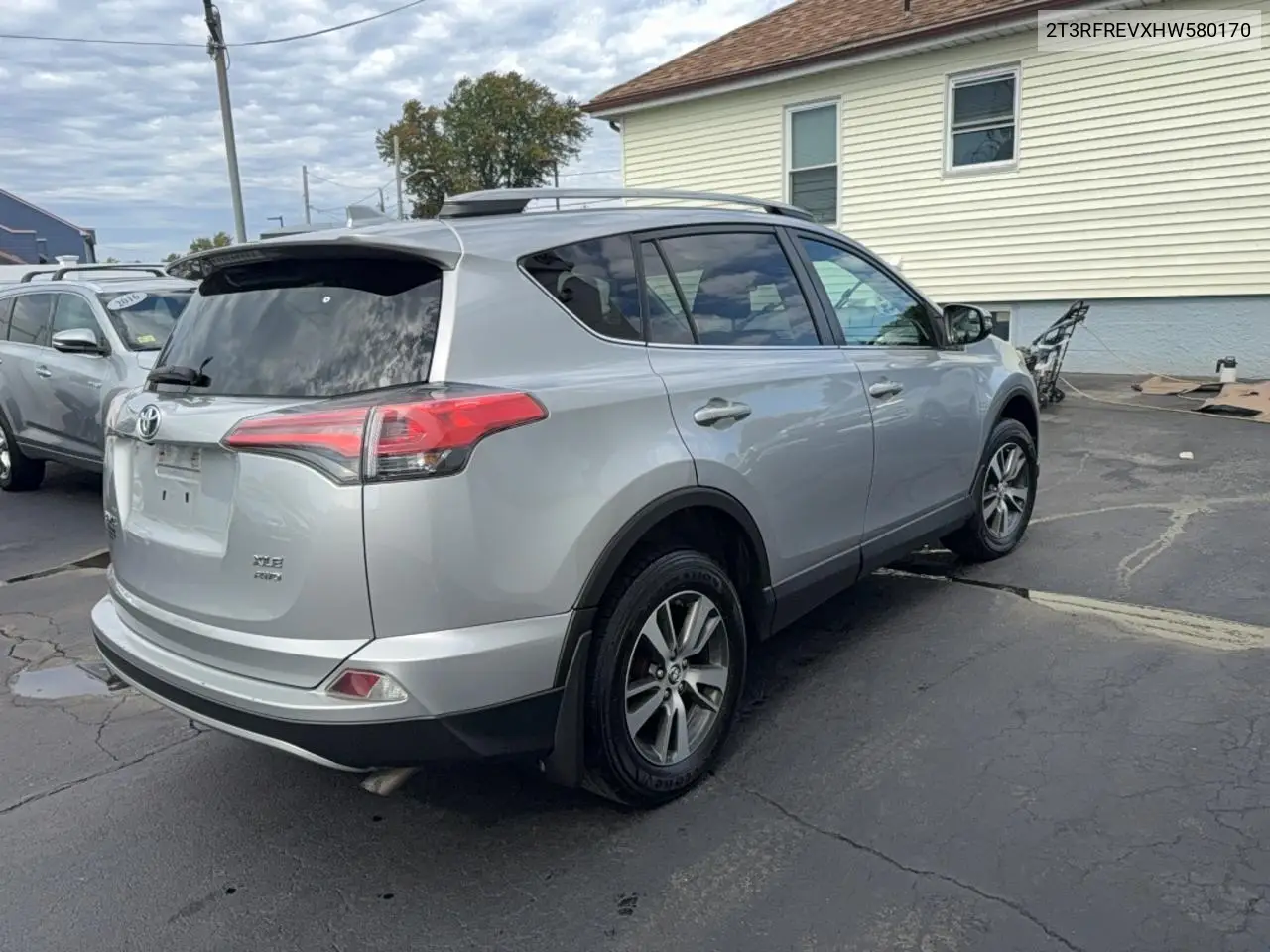 2017 TOYOTA RAV 4 VIN 2T3RFREVXHW580170 — фото 4