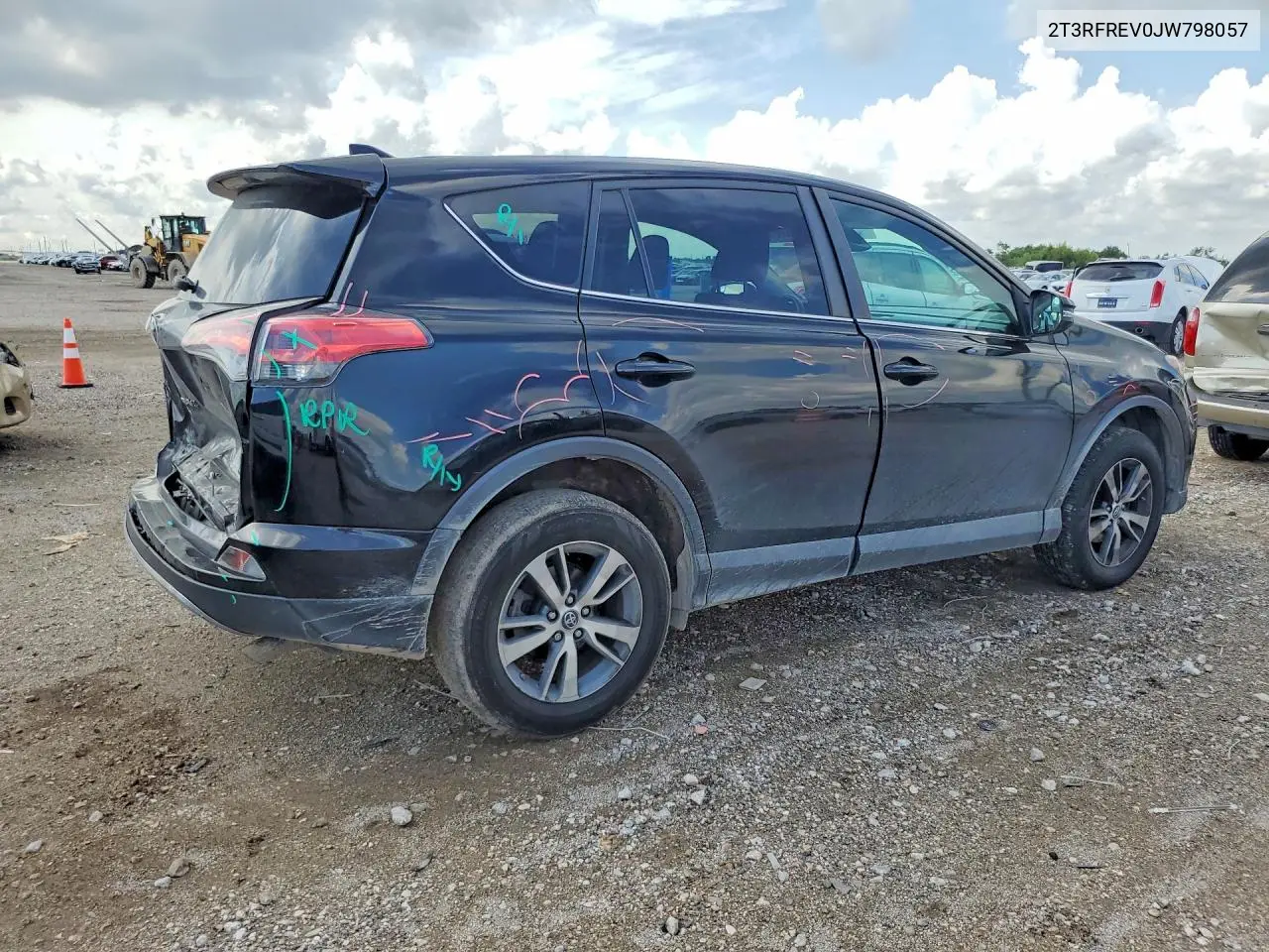 2018 TOYOTA RAV 4 VIN 2T3RFREV0JW798057 — фото 3