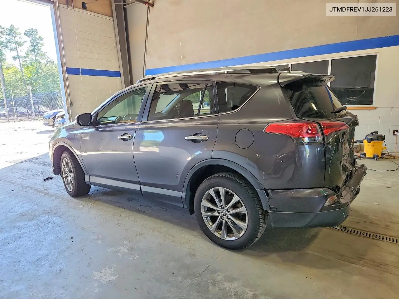 2018 TOYOTA RAV 4 VIN JTMDFREV1JJ261223 — фото 2