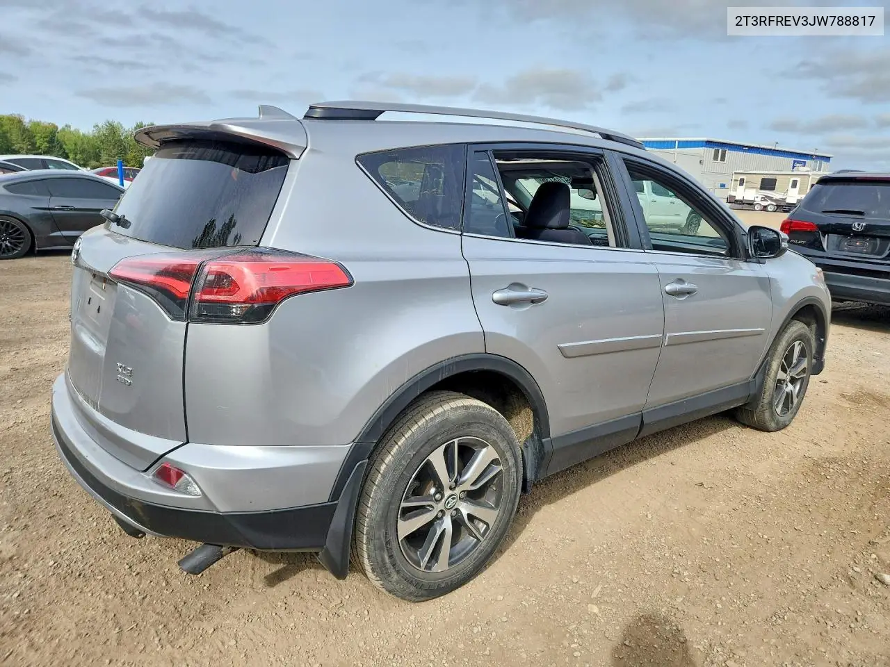 2018 TOYOTA RAV 4 VIN 2T3RFREV3JW788817 — фото 3