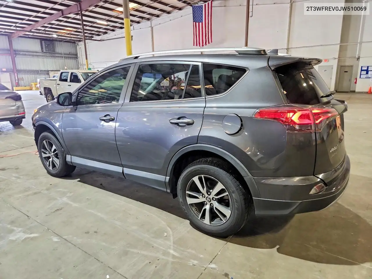 2018 TOYOTA RAV 4 VIN 2T3WFREV0JW510069 — фото 2