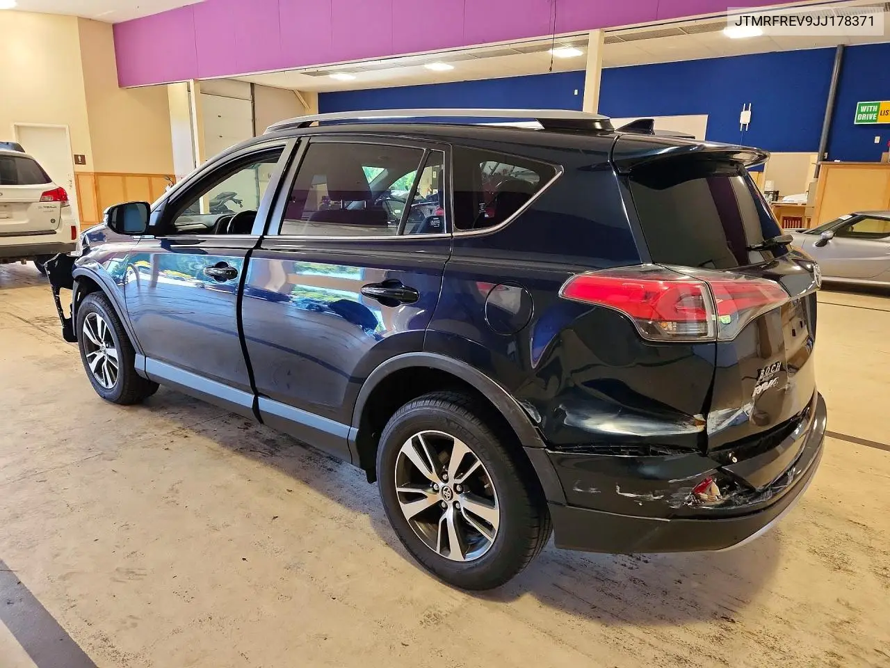2018 TOYOTA RAV 4 VIN JTMRFREV9JJ178371 — фото 2