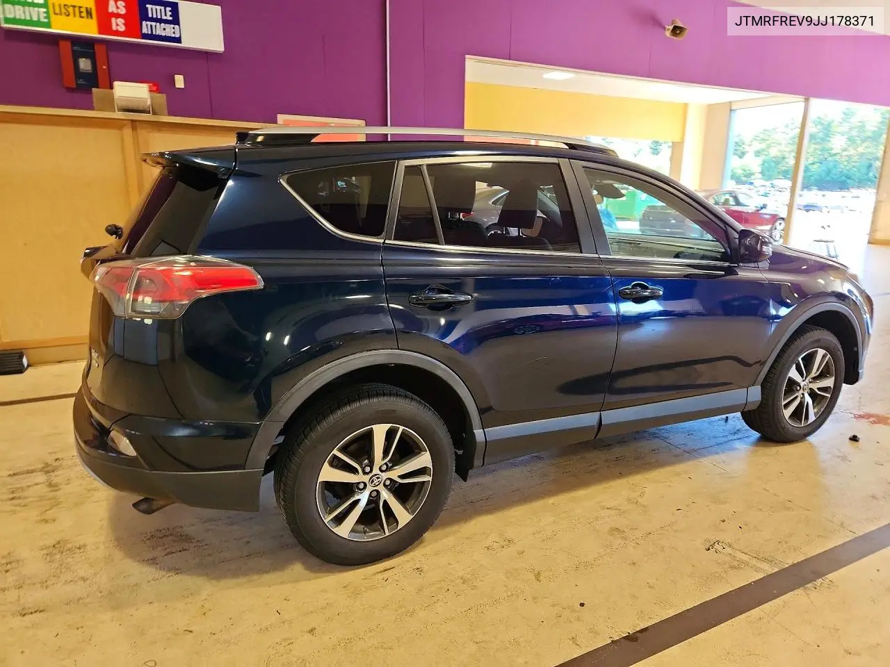 2018 TOYOTA RAV 4 VIN JTMRFREV9JJ178371 — фото 3