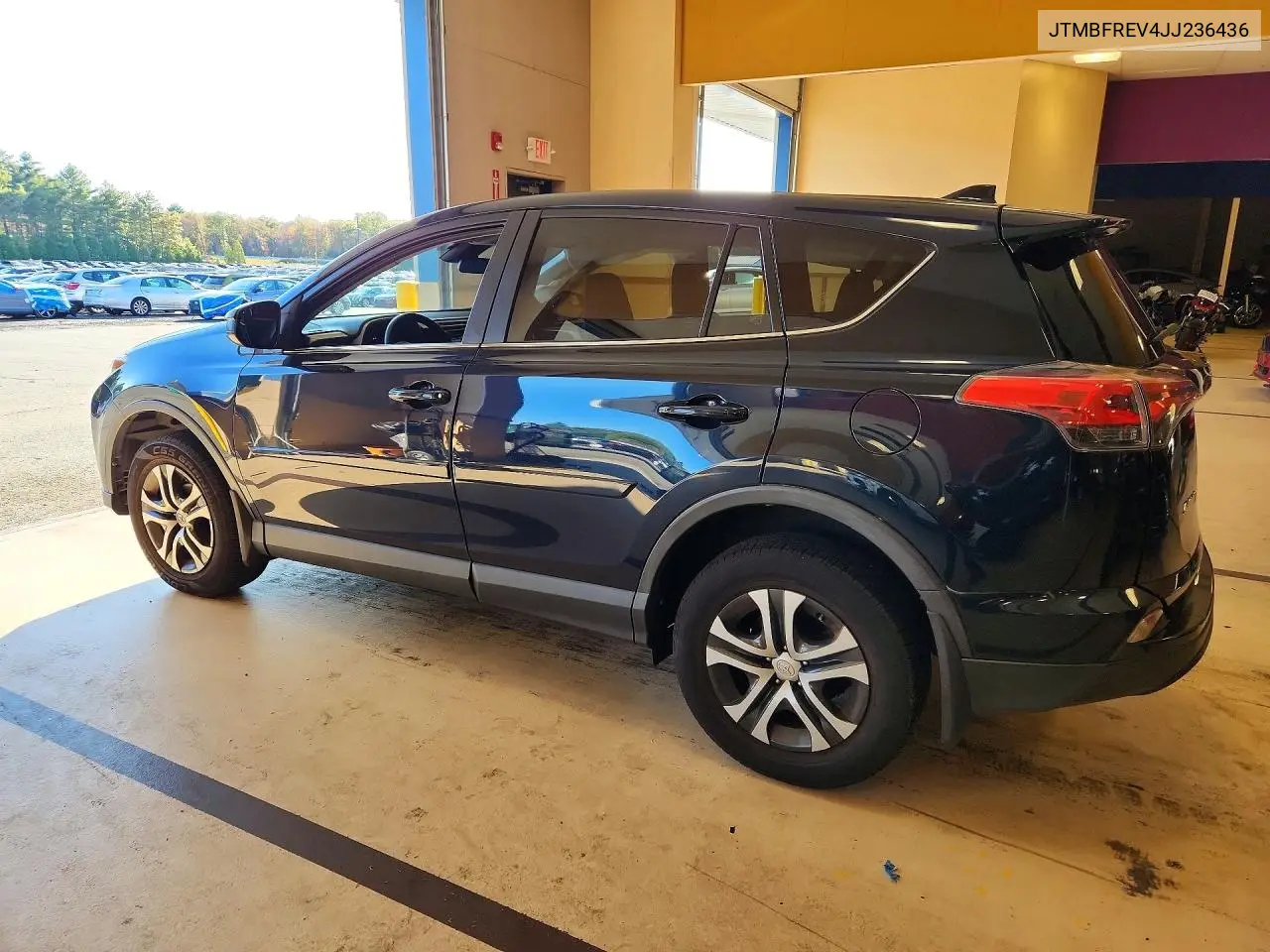 2018 TOYOTA RAV 4 VIN JTMBFREV4JJ236436 — фото 2