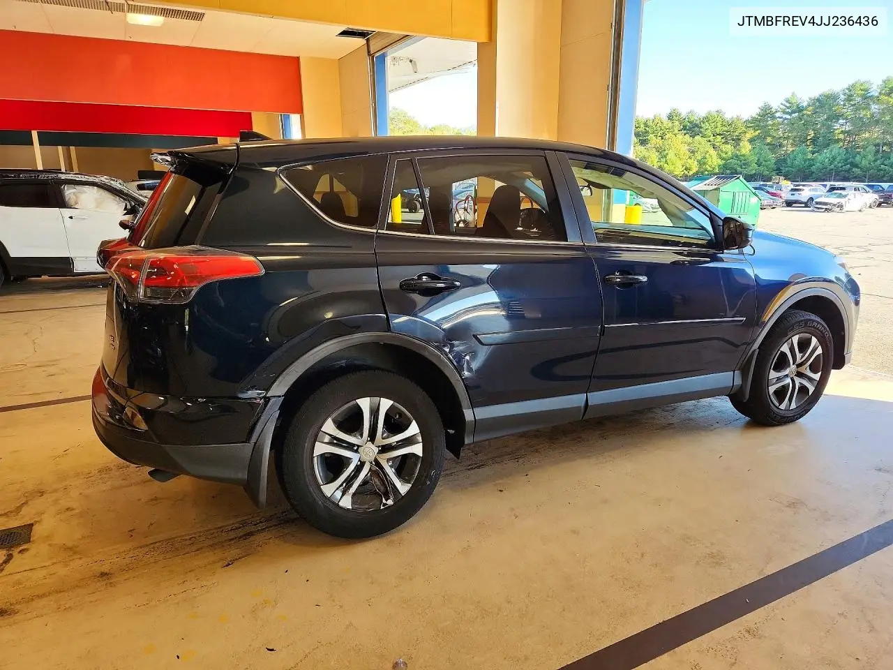 2018 TOYOTA RAV 4 VIN JTMBFREV4JJ236436 — фото 3