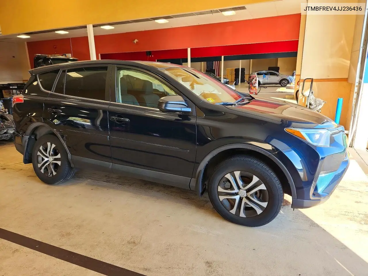 2018 TOYOTA RAV 4 VIN JTMBFREV4JJ236436 — фото 4