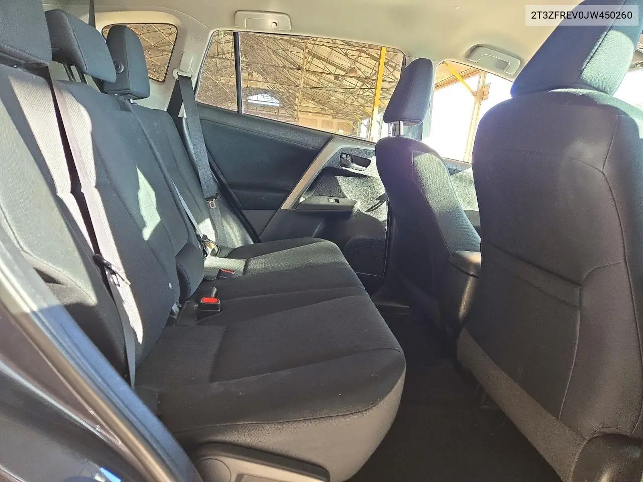 2018 TOYOTA RAV 4 VIN 2T3ZFREV0JW450260 — фото 4