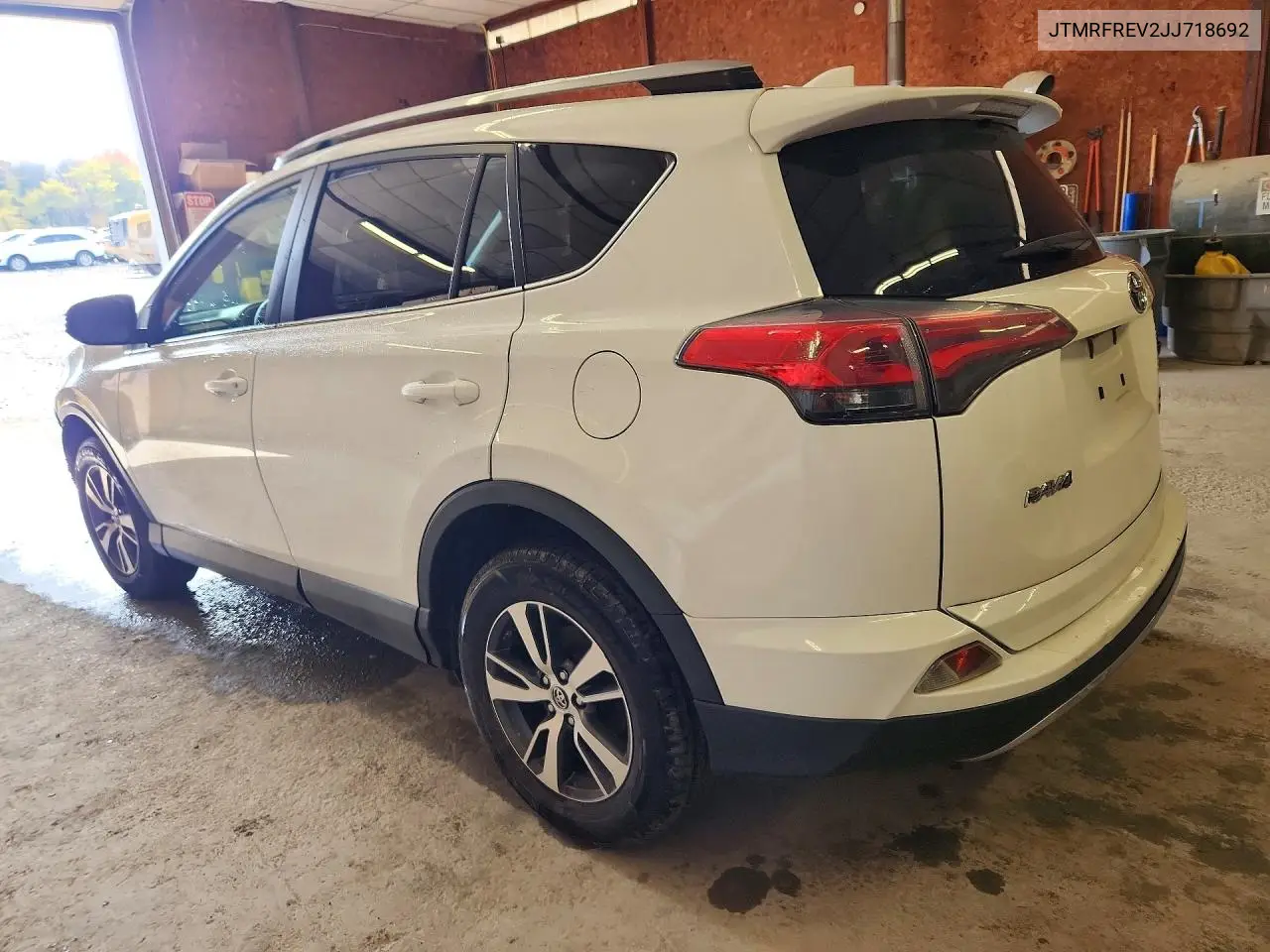 2018 TOYOTA RAV 4 VIN JTMRFREV2JJ718692 — фото 2