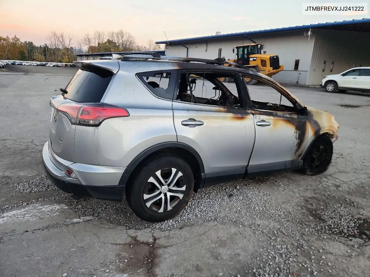 2018 TOYOTA RAV 4 VIN JTMBFREVXJJ241222 — фото 3