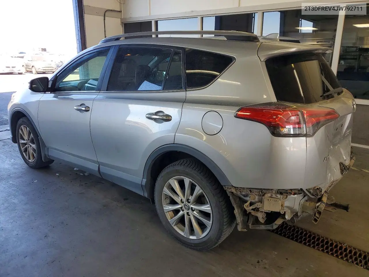 2018 TOYOTA RAV 4 VIN 2T3DFREV4JW792711 — фото 2