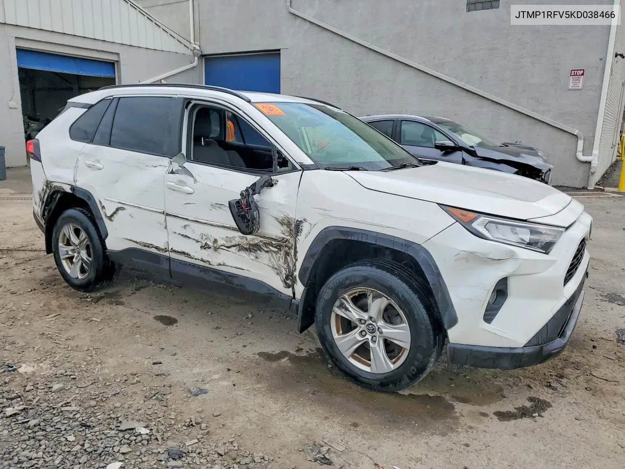 2019 TOYOTA RAV 4 VIN JTMP1RFV5KD038466 — фото 4