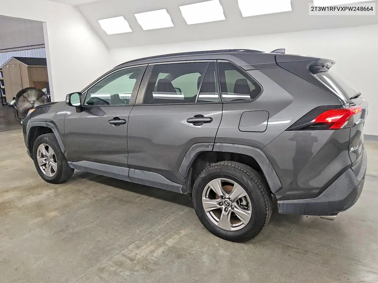 2023 TOYOTA RAV 4 VIN 2T3W1RFVXPW248664 — фото 2