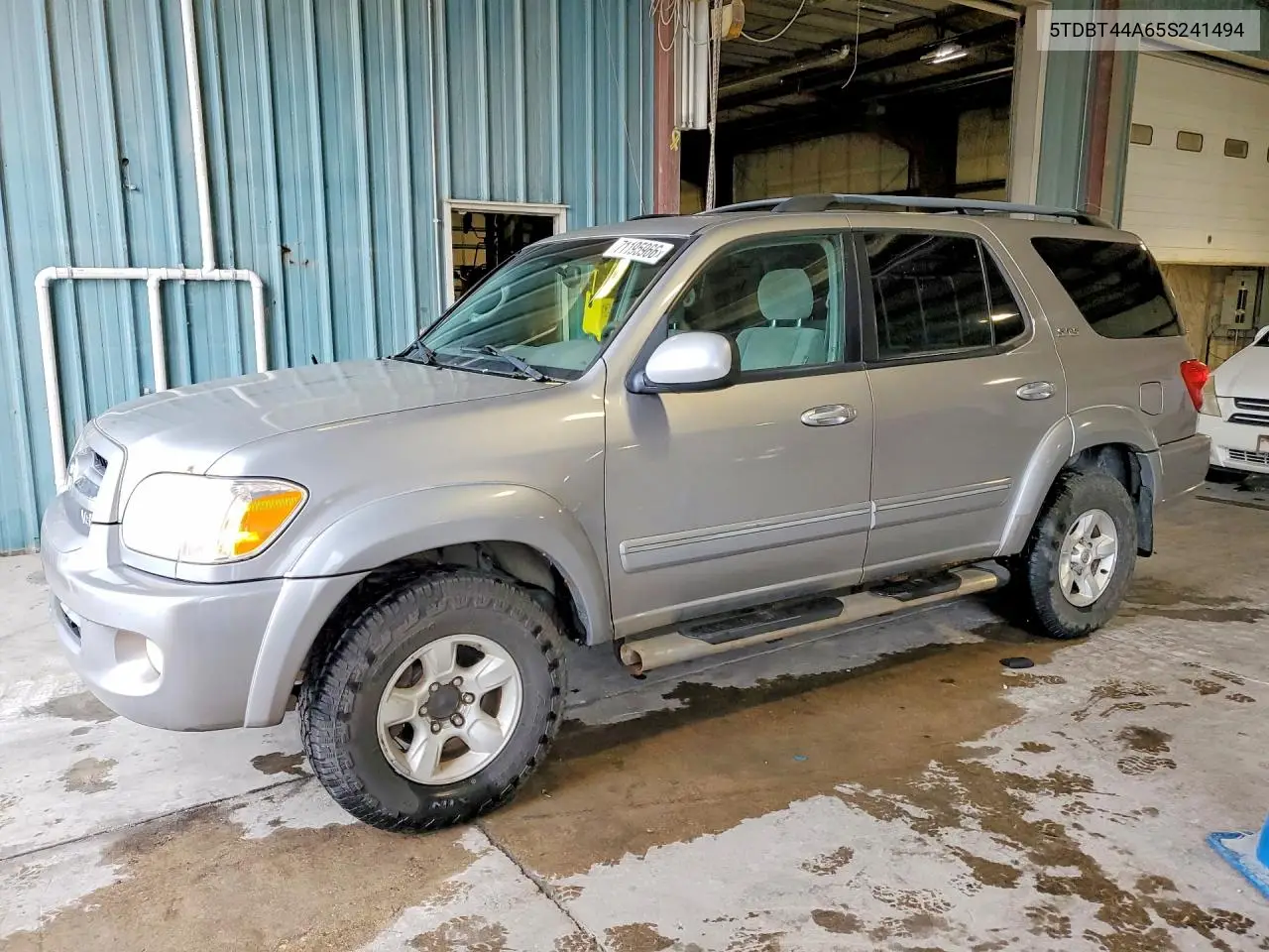 TOYOTA SEQUOIA 2005, VIN 5TDBT44A65S241494