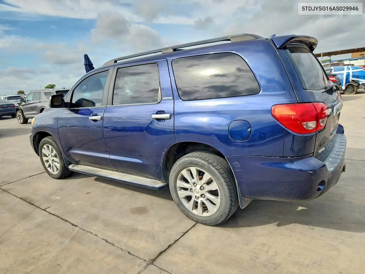 2010 TOYOTA SEQUOIA VIN 5TDJY5G16AS029946 — фото 2