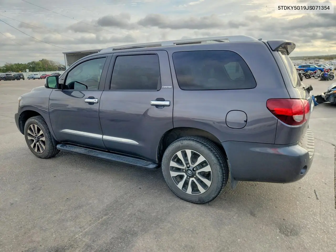 2018 TOYOTA SEQUOIA VIN 5TDKY5G19JS071354 — фото 2