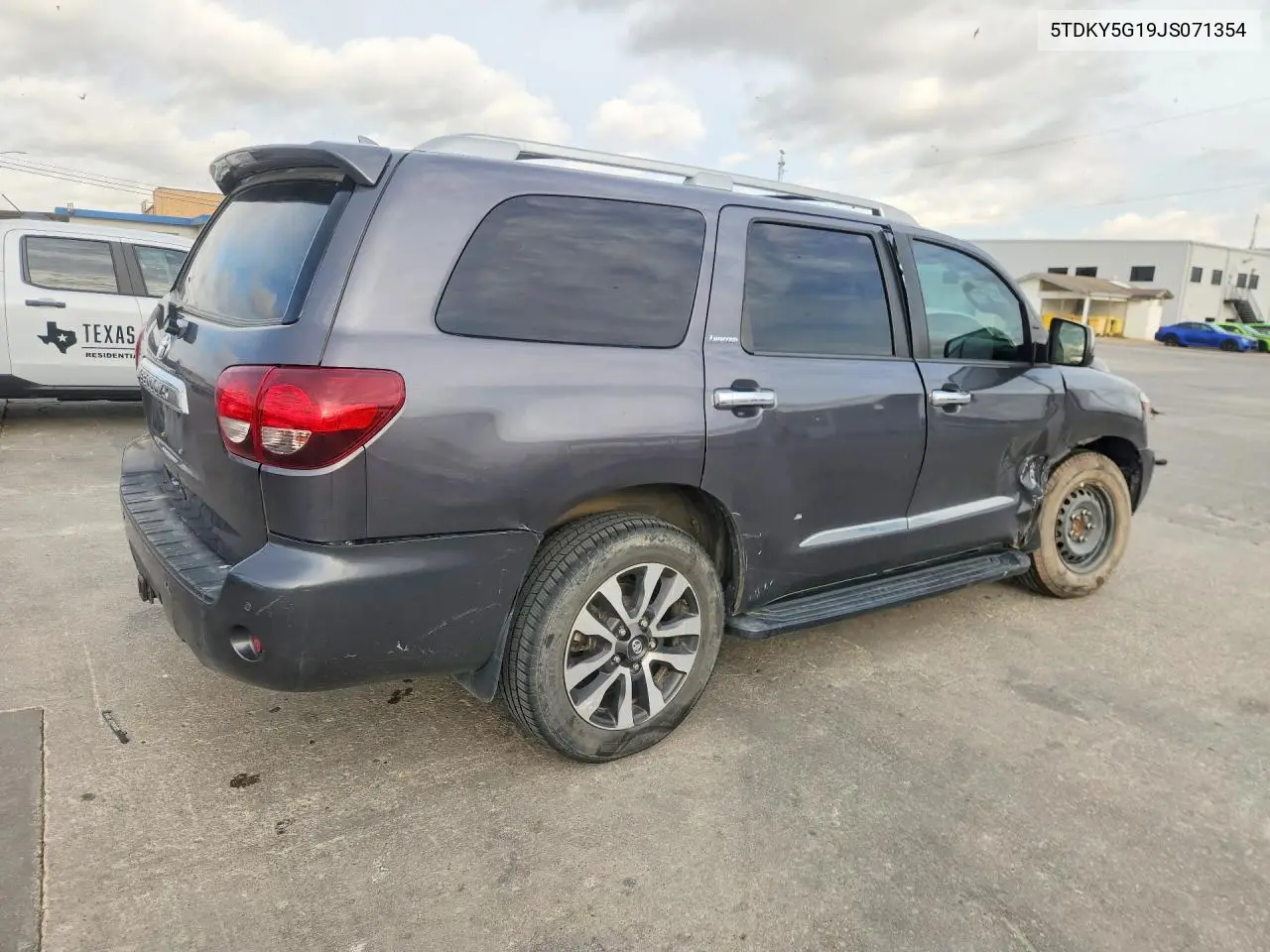 2018 TOYOTA SEQUOIA VIN 5TDKY5G19JS071354 — фото 3